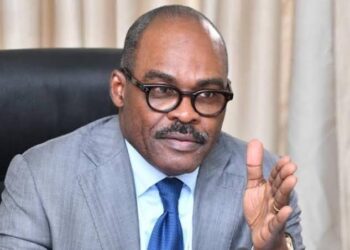 RDC: au cœur d’un scandale financier, les ministres Nicolas Kazadi et François Rubota interdits de quitter le pays