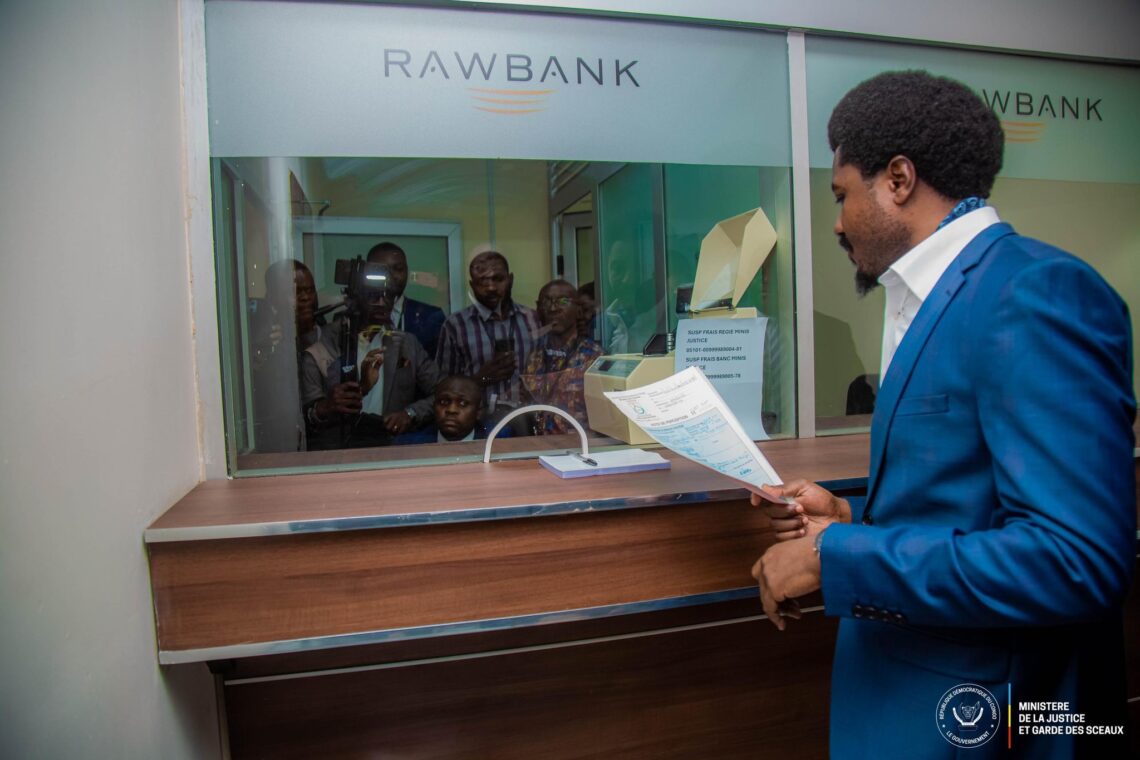 RDC: Constant Mutamba bancarise la perception des frais judiciaires 