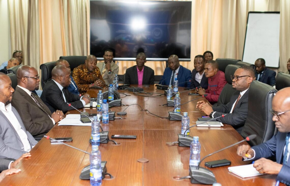 RDC : le gouvernement prêt à payer 17 mois d’arriérés de salaire et indemnités de 780 anciens députés provinciaux