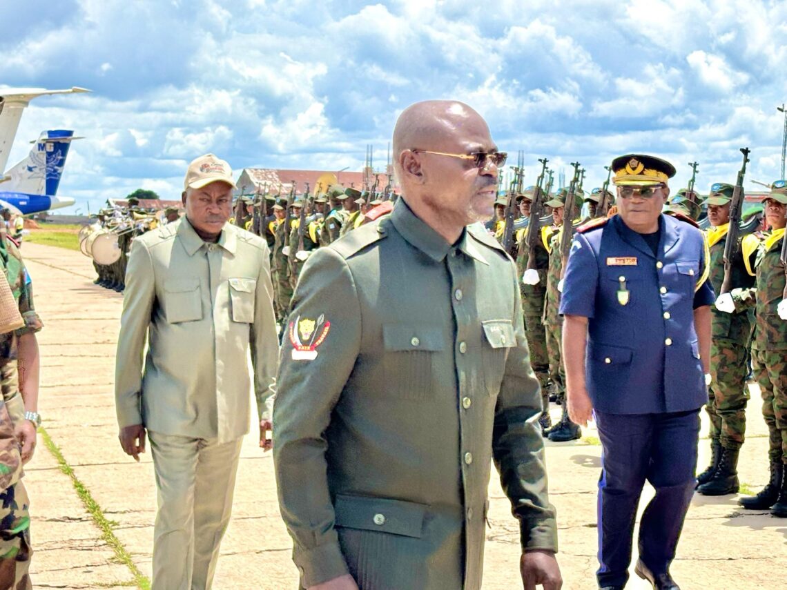 Fuite des FARDC devant le M23: « ce n’est pas l’armée congolaise qui a inventé le repli stratégique » ( Guy Muadiamvita) 