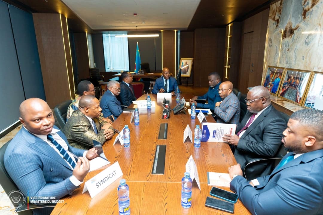 RDC : Muzito institue une commission pour résoudre les problèmes sociaux des professeurs de l’UNIKIN y compris l’augmentation progressive des salaires