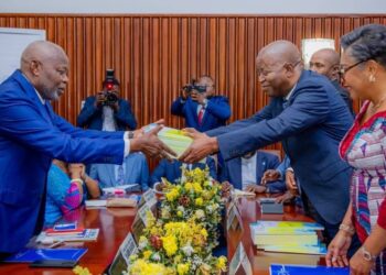 RDC: chiffré à 20,3 milliards USD, le projet de budget 2026 déposé au Parlement