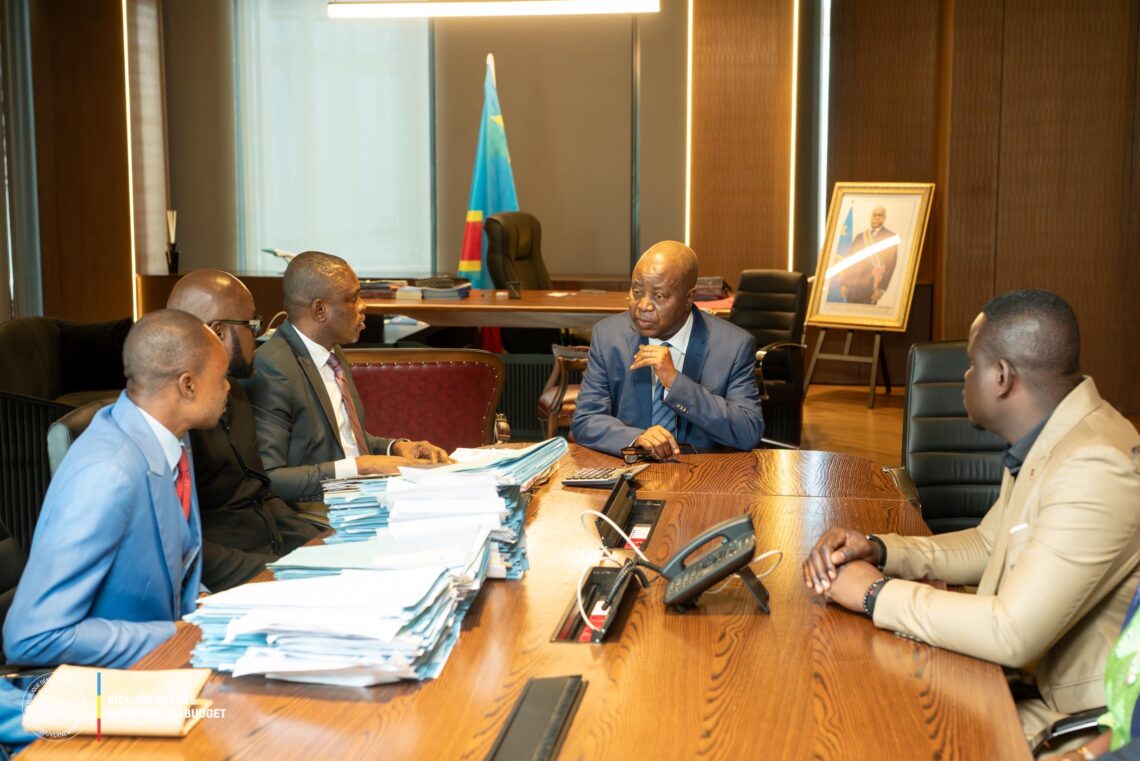 RDC : Adolphe Muzito crée une commission mixte chargée d&rsquo;examiner les désidératas des agents du ministère des Affaires étrangères