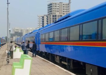 Reprise du trafic ferroviaire Kinshasa-Matadi: le gouvernement annonce l’arrivée de 5 locomotives neuves et 40 wagons porte-conteneurs supplémentaires