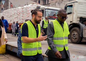 Sauvegarde de l’industrie locale : en visite  au Grand Moulin de Kinshasa, Julien Paluku promet des mesures restrictives contre l&rsquo;importation de la farine de maïs et de froment dans la partie ouest du pays