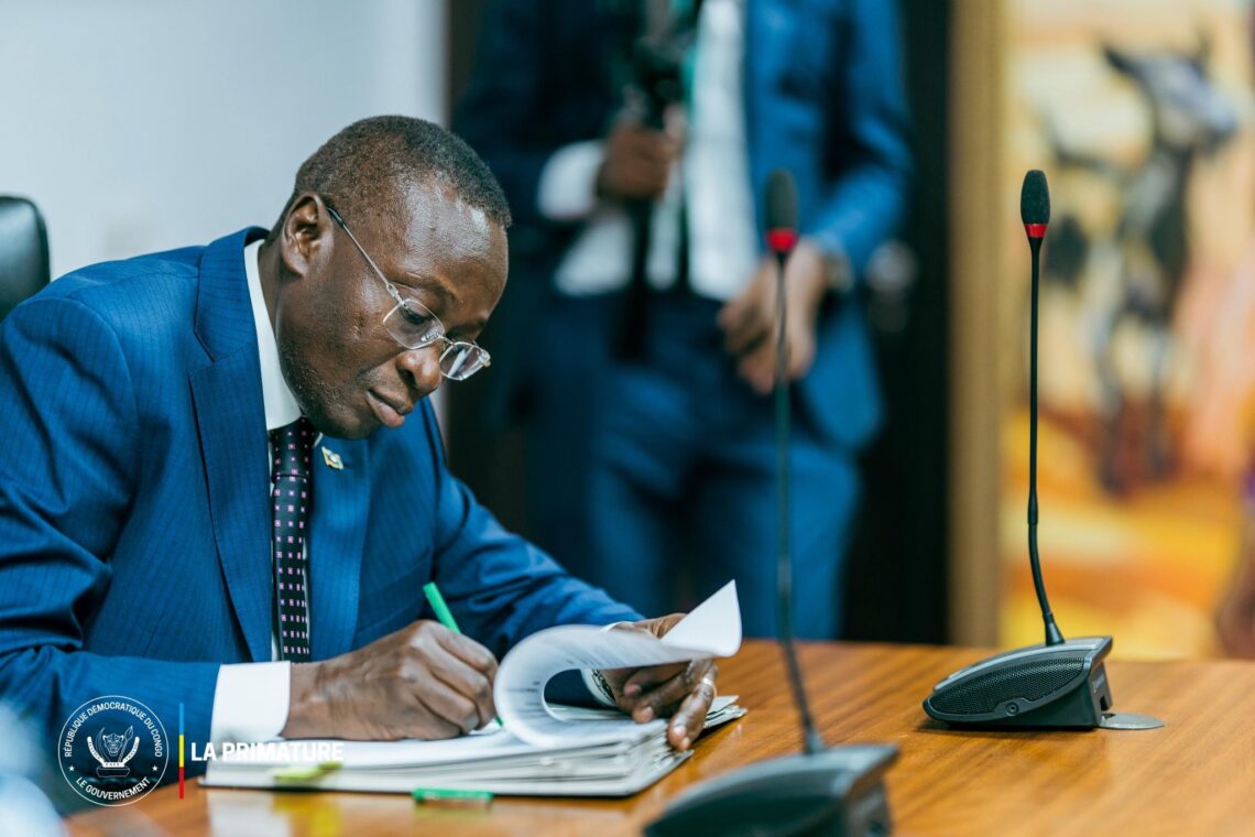 RDC : Mukoko annonce son accompagnement à l’Hôtel de ville pour des répercussions sur le transport en commun après la baisse du carburant