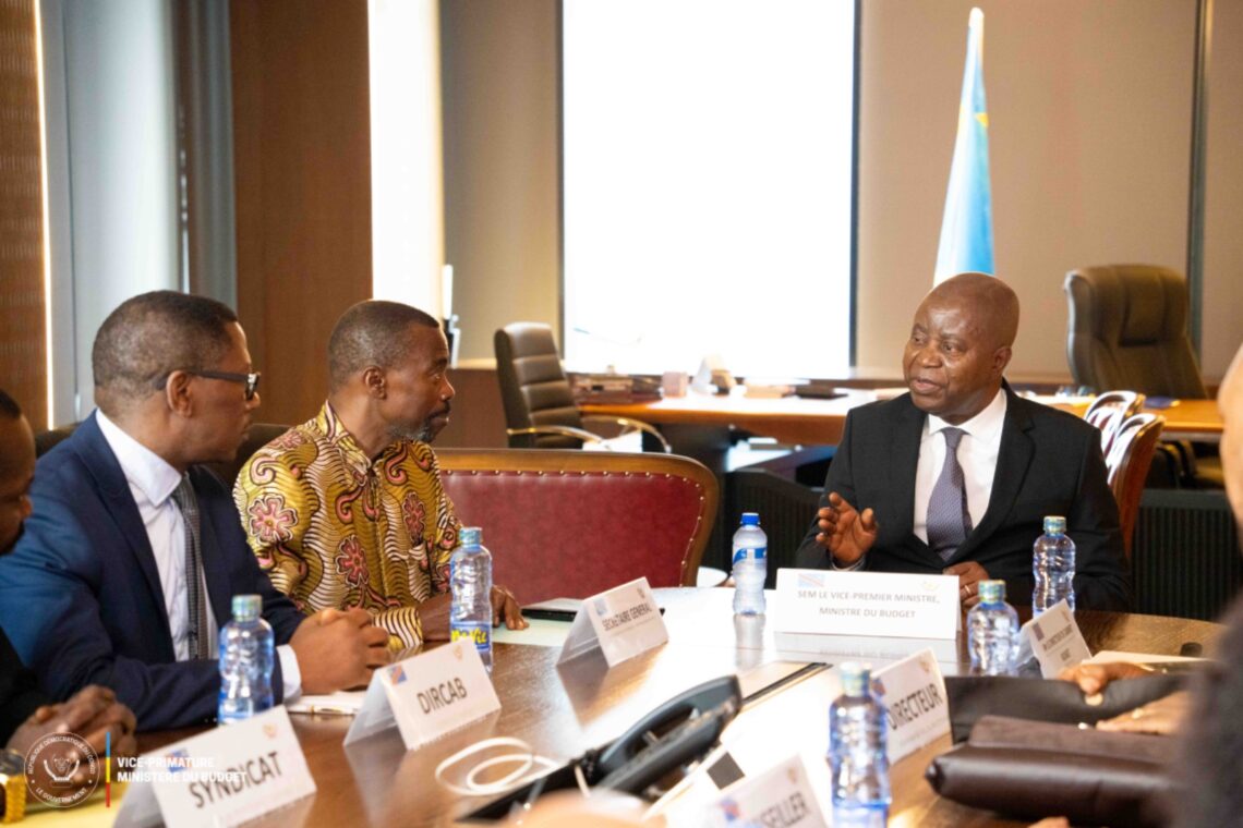 RDC :  Adolphe Muzito annonce le dégel des salaires des agents de santé bloqués par l’IGF