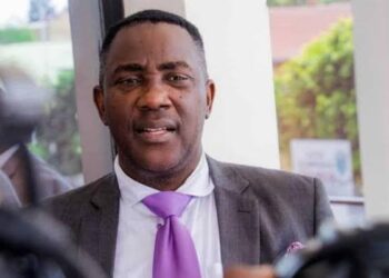 Godé Mpoyi: «  le gouvernement a emprunté 150 millions USD pour compenser la paie de décembre 2025 »