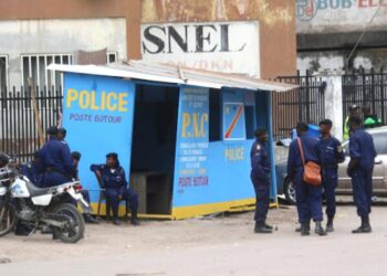 Vols à main armée à Kinshasa : Félix Tshisekedi ordonne le déploiement effectif de postes de police dans les quartiers isolés et enclavés 