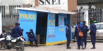 Vols à main armée à Kinshasa : Félix Tshisekedi ordonne le déploiement effectif de postes de police dans les quartiers isolés et enclavés