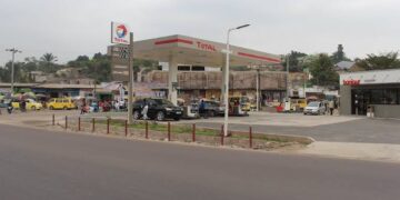 Le gouvernement revoit à la hausse le prix des carburants : le litre d’essence passe de 2.440 Fc à 2.640 Fc à Kinshasa
