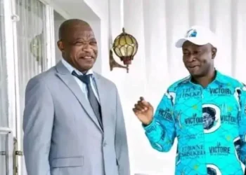 Prise d’armes entre André Mbata et Augustin Kabuya : une guerre fratricide de l’UDPS au nom de Félix Tshisekedi