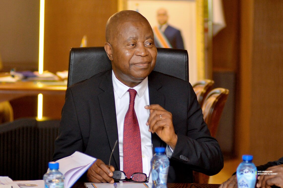 RDC: le gouvernement envisage d’augmenter les salaires des fonctionnaires, le moins payé touchera entre 500 et 1000 USD