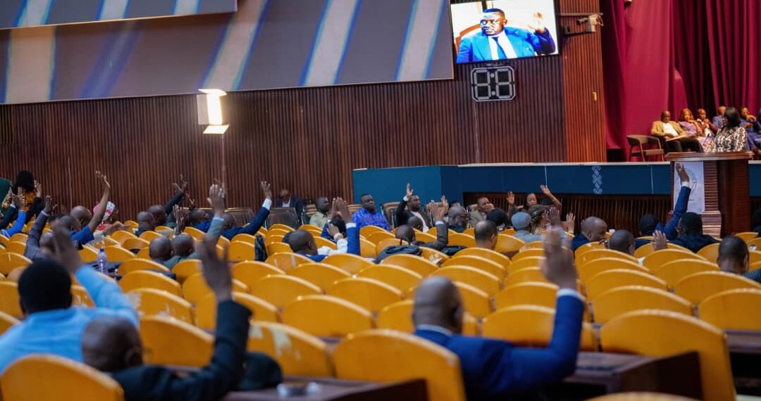 RDC: l’Assemblée nationale adopte une loi imposant le paiement de loyer en franc congolais, l’application de la garantie locative fixée à 3 mois non-respectée