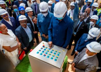 Inauguration de trois usines à Lubumbashi : le ministre de l’Industrie Justin Kalumba revendique l’indépendance économique à travers l’industrialisation