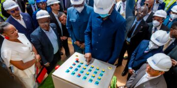 Inauguration de trois usines à Lubumbashi : le ministre de l’Industrie Justin Kalumba revendique l’indépendance économique à travers l’industrialisation