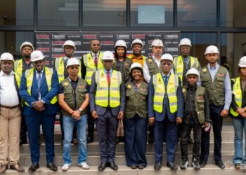 RDC : Julien Paluku propose un partenariat FAMECO–Ville de Kinshasa pour organiser la collecte de la ferraille et des carcasses de véhicules abandonnées