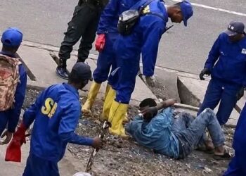 Assainissement à Kinshasa : quand le Service national combine balai et fouet [Tribune de Hugues Mpaka]