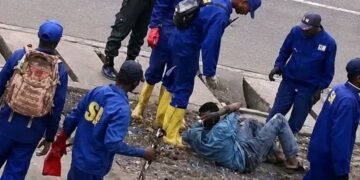 Assainissement à Kinshasa : quand le Service national combine balai et fouet [Tribune de Hugues Mpaka]
