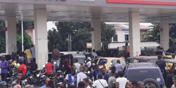 Kinshasa: Bandubola dément la pénurie de carburants et justifie les files d’attente par des embouteillages qui ralentissent l’approvisionnement des stations