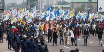 Marche de la C64 : entre encadrement à Kinshasa et dispersion en provinces, deux visages du dispositif policier [ Tribune de Hugues Mpaka]