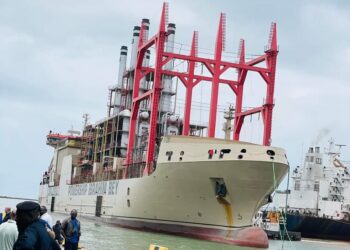 Amélioration de la desserte électrique à Kinshasa : la SNEL lève l’option de louer une centrale flottante auprès de la turque Karpowership