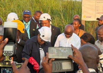 Maniema : à Kindu, Judith Suminwa lance la construction de la centrale solaire de Mikelenge